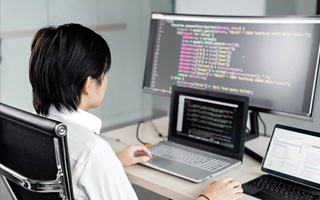兴安盟 api php源码,下载的php源码怎么运行呢？